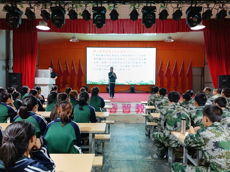 封閉式軍事化學(xué)校,軍事訓(xùn)練學(xué)校